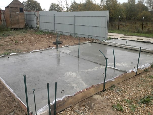 Как залить площадку бетоном своими руками: бетонирование двора частного дома — этапы и нюансы